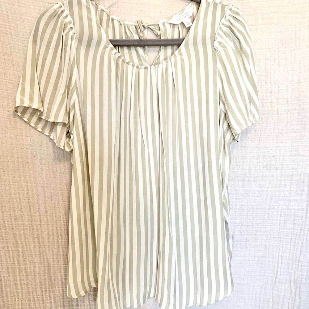 Lauren Conrad top